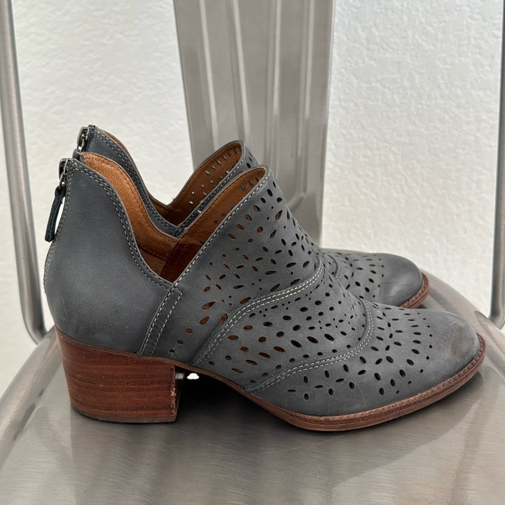 Gorgeous Sofft Blue Booties.